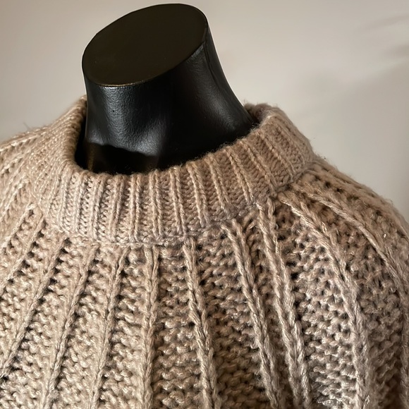 Like New “Dreamers” Cozy Sweater - M - Picture 2 of 6